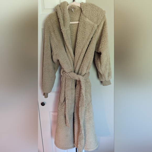 Pottery Barn Teddy Robe in brown - L. - Picture 1 of 5